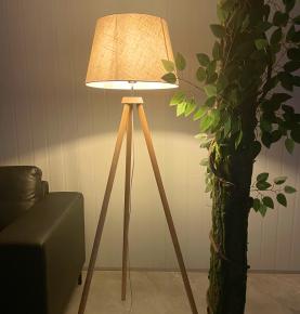 Solid wood floor lamp Tripod floor lamp Nordic living room vertical table lamp Modern simple living room bedroom lamp